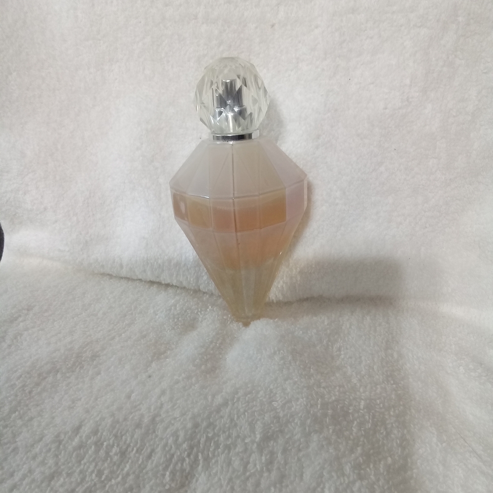 Rue21 Iridescent Diamond Setting Spray with Silver Cap